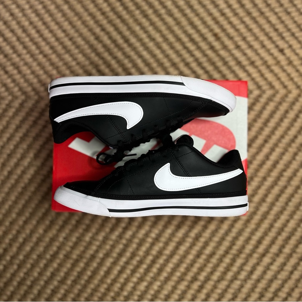Nike Court Legacy (GS) size 6.5Y